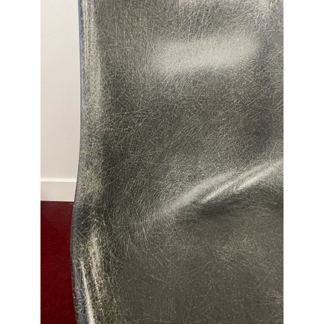 Pair of Vintage Mid-Century Modern Douglas Fiberglass Chairs 1960 For Sale - Image 4 of 12