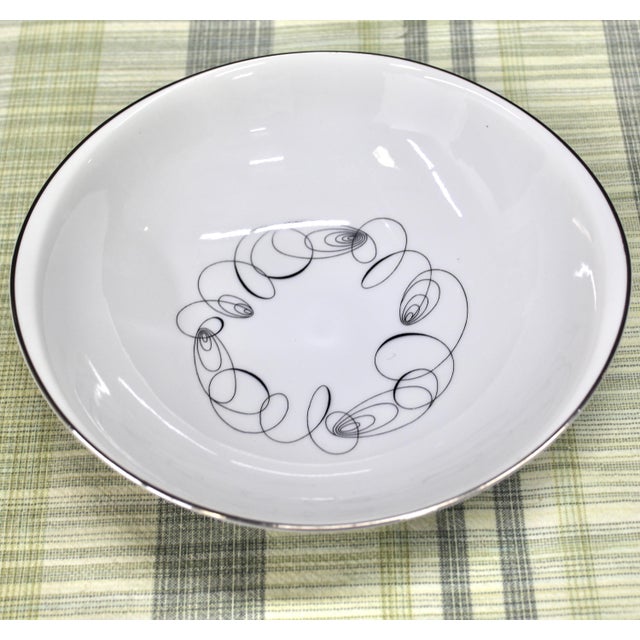 Tempo Vintage Meito Japan Tempo Round Vegetable Serving Bowl MCM Atomic Swirl 9" For Sale - Image 4 of 4