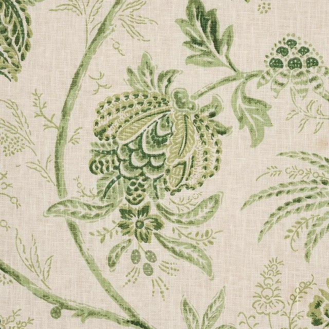 An enchanting hand-printed floral linen with an exotic air, Chinoiserie Vine can stand on its own or layer in beautifully...
