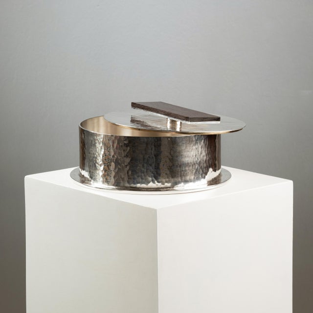 1950s Large Circular Box in Hammered Silver-Plated Metal, 1950 For Sale - Image 5 of 6