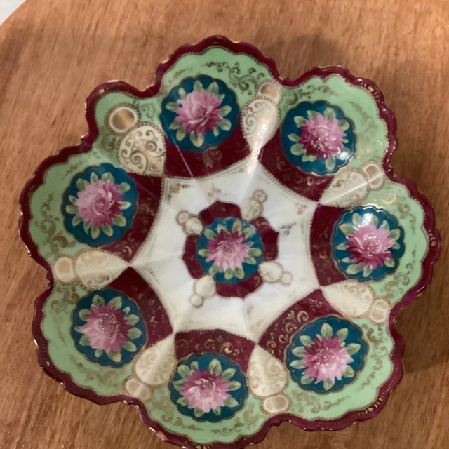 Early 20th Century Early 20th Century Antique Japanese Porcelain Gold Encrusted Scalloped Bowl For Sale - Image 5 of 13