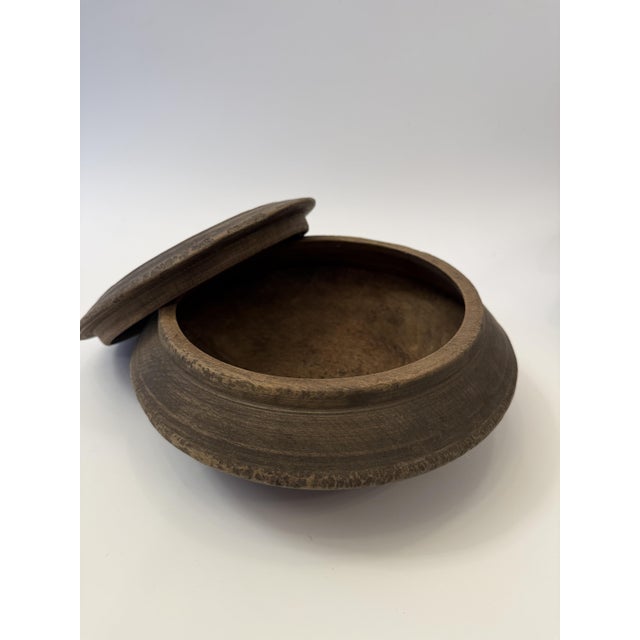 Hungarian Primitive Bowl and Lidded Box in Linden Wood, 19th Century, Set of 2 For Sale - Image 9 of 12