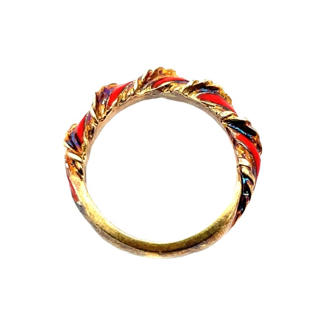 Modern Vintage 14k Yellow Gold Orange Enamel Swirl Ring, Size 4 For Sale - Image 3 of 4