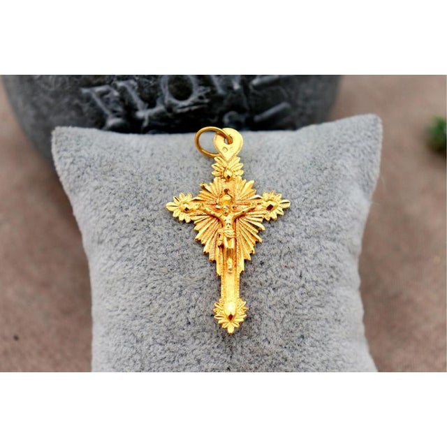 Crucifix Pendant in 19.2k Gold, in Worn conditions.