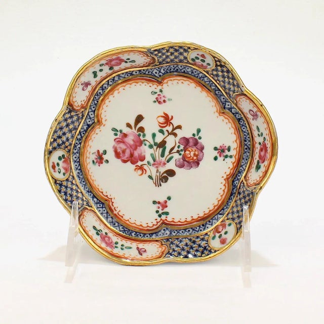 Early 19th Century Antique Famille Rose Chinese Export Porcelain Bowl or Dish For Sale - Image 5 of 10