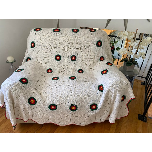 White Hand-Crocheted Ivory Floral Poinsettia Bedspread For Sale - Image 8 of 12