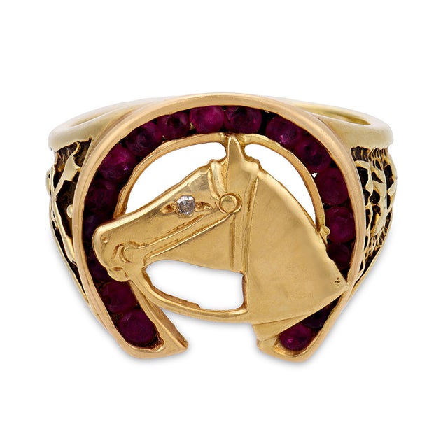 Mid-Century Modern 1940s Retro Ruby Diamond 14k Yellow Gold Horseshoe Signet Ring, Size 6.75 For Sale - Image 3 of 7