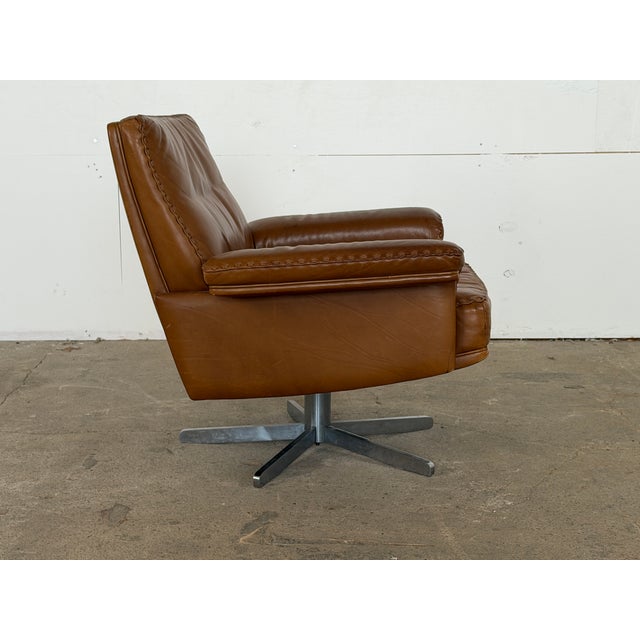 Mid-Century Modern Brown Leather DS-31 Swivel Lounge Chair from de Sede, Switzerland, 1970s For Sale - Image 3 of 13