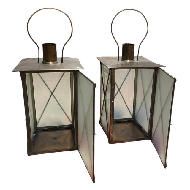 Neoclassical Pair of Neoclassical Style Mixed Metal Large Scale Hurricane Lanterns For Sale - Image 3 of 12