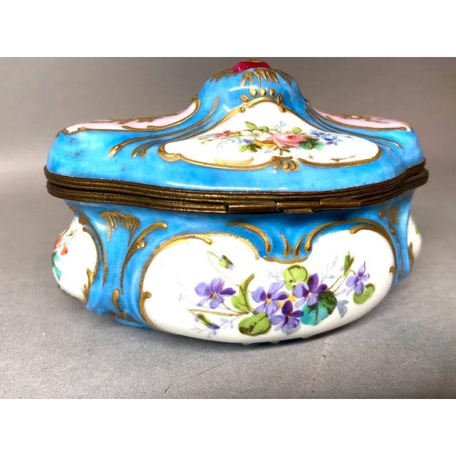 1840s French Sèvres Louis XVI Turquoise Porcelain Box For Sale - Image 9 of 15