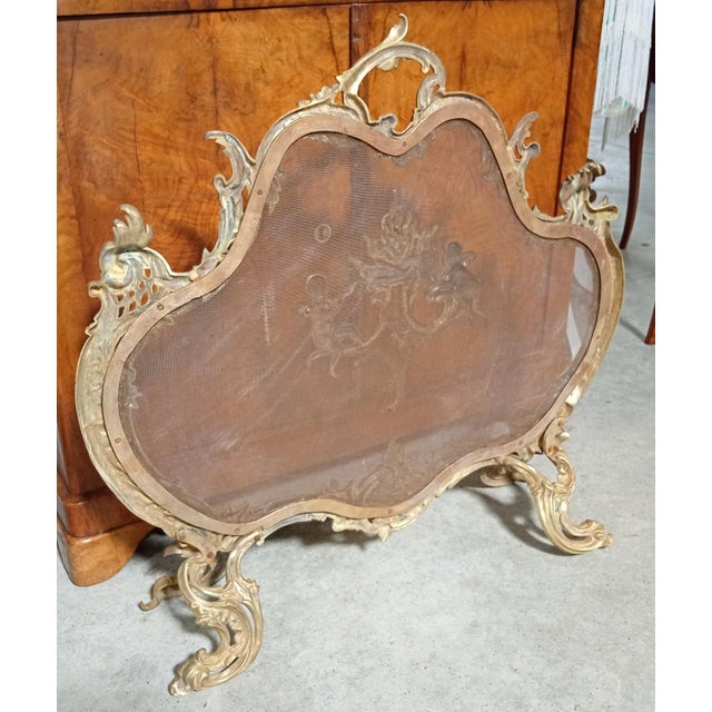 Large Gilt Bronze Fireplace Screen with Putti and Openwork Rocaille Decor, in Good conditions. Designed before 1890