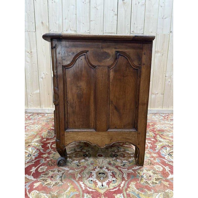 Louis XV Chest of Drawers in Walnut with Carved Shell Handles For Sale - Image 5 of 9