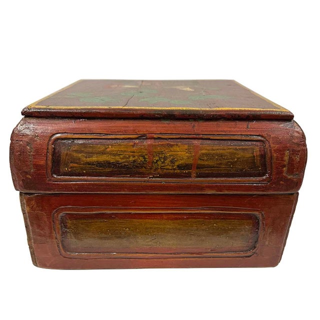 Chinese Early 20th-Century Chinese Hand Painted Wooden Jewelry/Fruit Box For Sale - Image 3 of 9