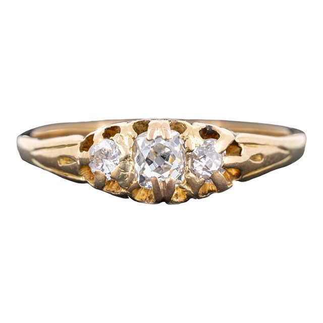 Early 20th Century Edwardian Diamond Three Stone 18k Gold Engagement Anniversary Ring Size 8.5 For Sale