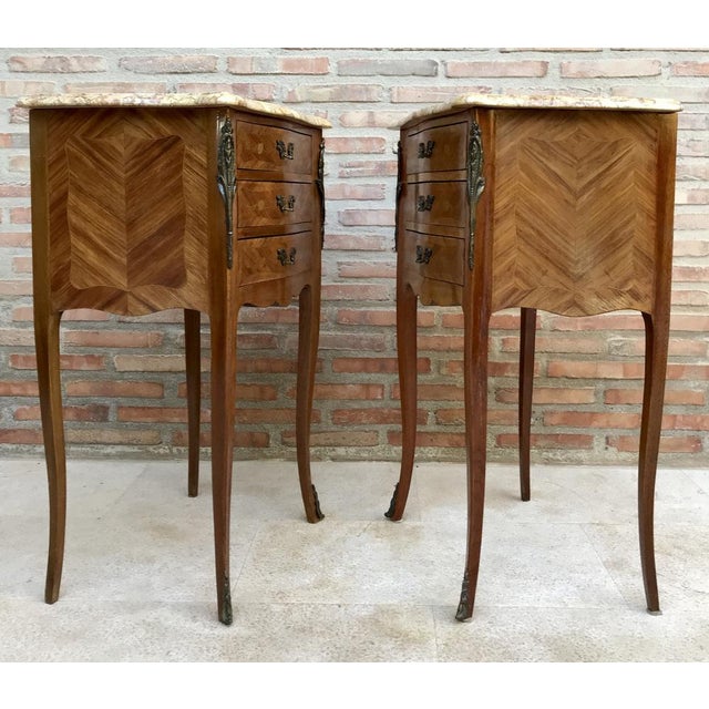 Brown Mid-Century Bedside Tables in French Walnut With Marquetry & Marble Top, Set of 2 For Sale - Image 8 of 14