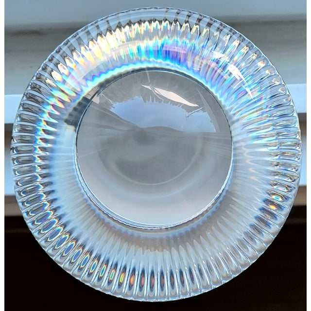 A beautiful Hoya hand-formed and highly polished paperweight of 4" mushroom. 1989 art glass mushroom is contemporary in...