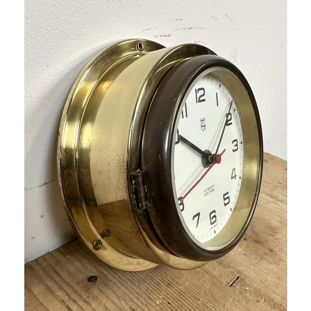 Vintage ship clock made by Philips in West Germany during the 1970s.It features a brass body frame and clear glass cover....
