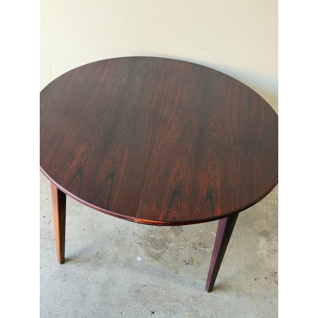Brown Danish Mid Century Rosewood Extendable Round Dining Table – Oval Scandinavian Modern W/ 2 Leaves 1960s For Sale - Image 8 of 8