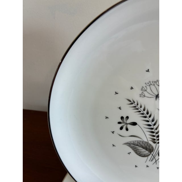 Black Mid 20th Century Royal Jackson Parisienne Deauville Dinner Plates – Set of 2 For Sale - Image 8 of 11