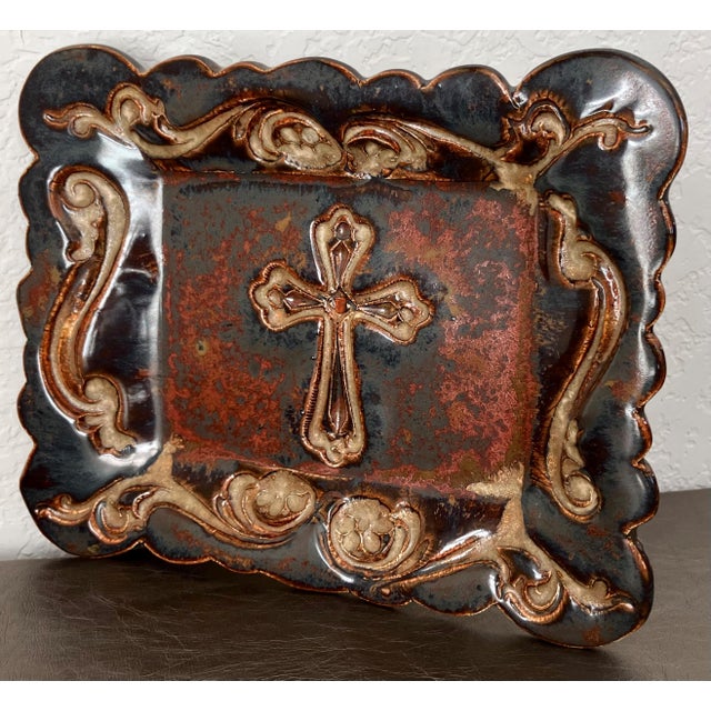 Rustic European Petite Late 20th-Century East Syriac Cross Motif Studio Pottery Catchall Accent Tray For Sale - Image 3 of 8