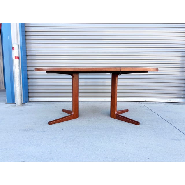 1960s Danish Modern Teak Extendable Dining Table (Refninshed) For Sale In Los Angeles - Image 6 of 13