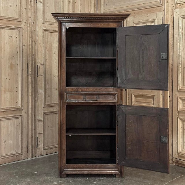18th Century Country French Louis XIV Period Oak Bonnetiere For Sale - Image 14 of 18