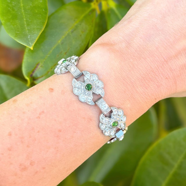 1930s Art Deco Green and Clear Paste Flower Bracelet, 1930s For Sale - Image 5 of 10