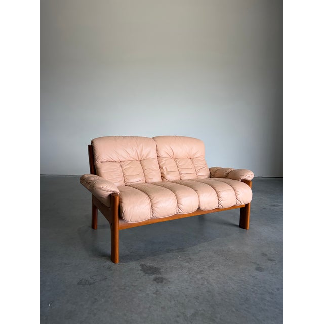 Vintage 1970’s Norwegian 2 seat sofa loveseat by Ekornes, the ‘Montana’ model. Sculptural solid teak frame with pale peach...