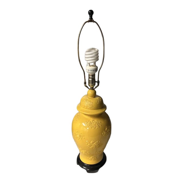 Late 19th Century Chinoiserie Embossed Yellow Ginger Jar Lamp on Wood Base For Sale