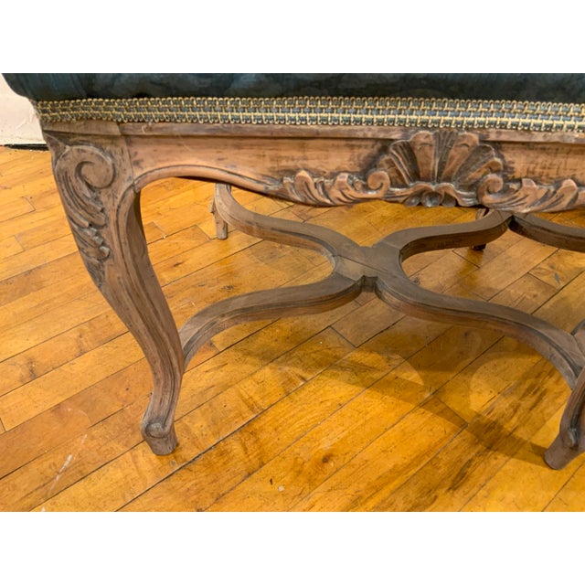 Vintage Louis XV Style Upholstered Window Bench For Sale In Providence - Image 6 of 12