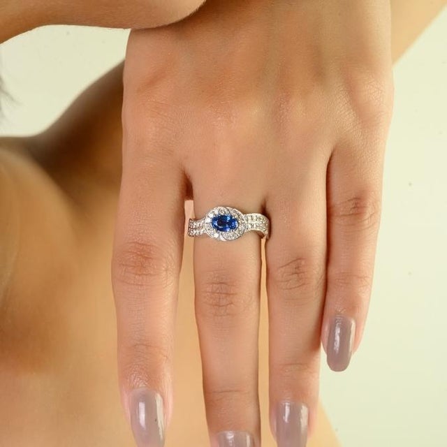 VRJewels 14k Gold Oval Cut Blue Sapphire and Diamond Halo Wave Ring Size 6 For Sale - Image 4 of 13