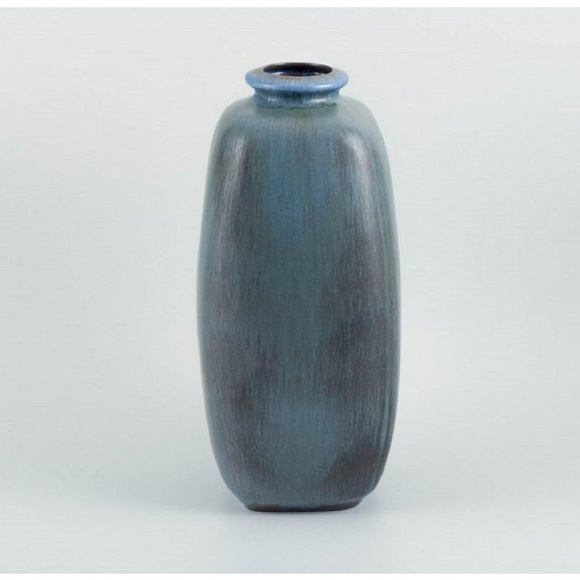 Knabstrup ceramic vase with glaze in shades of blue and grey. 1960s. Measuring: 21.5 x 10.8 cm. In excellent condition.