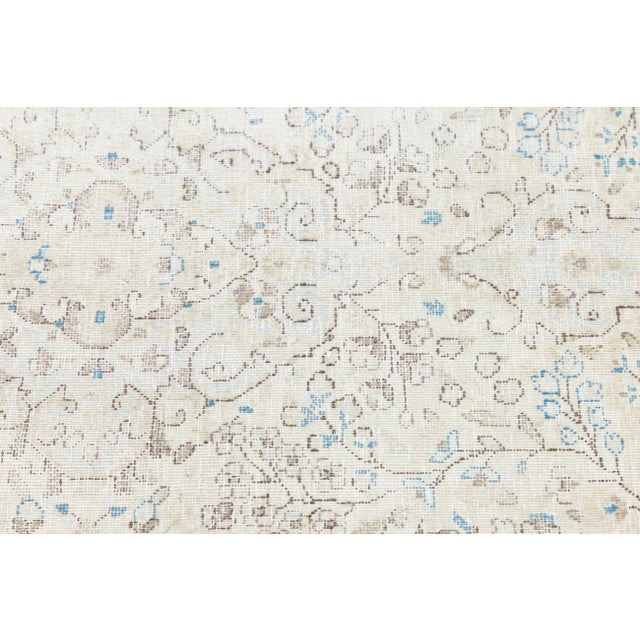 Ivory Antique Shabby Chic Persian Kerman Rug - Hand-Knotted Muted Floral Wool in Ivory For Sale - Image 8 of 10