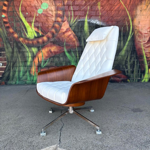 Mid Century Modern Plycraft Lounge Style Chair Newly Upholstered in White Leather. This wonderful mid century modern chair...