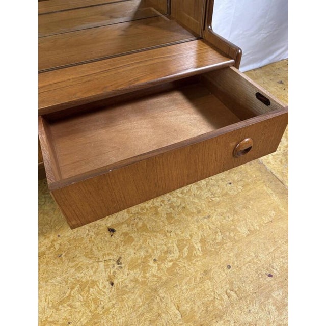 1960s Mid-Century Teak Display Cabinet from Turnidge of London, 1960s For Sale - Image 5 of 11