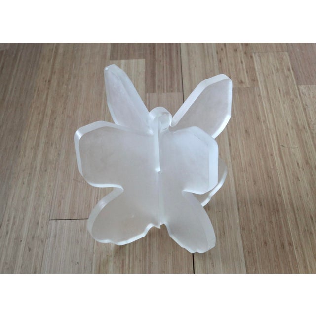 Mid-Century Modern 1980s Lion in Frost Style Lucite Butterfly Wing Shape Mid-Century Coffee Table Base For Sale - Image 3 of 16