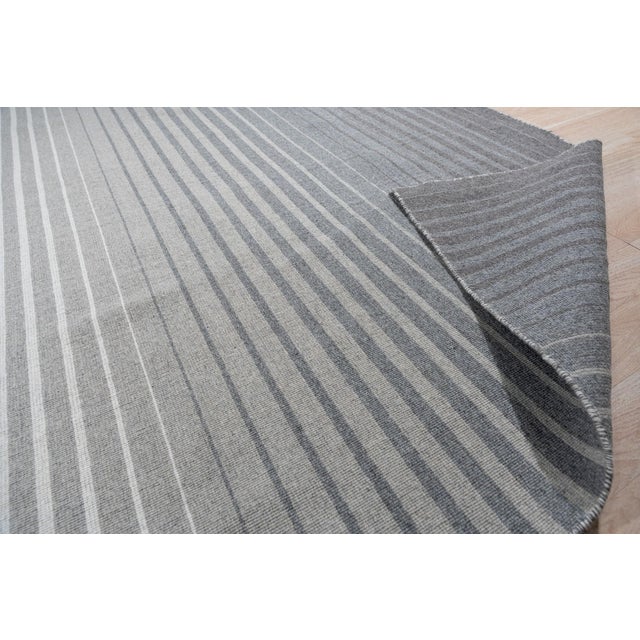 Textile 9x12 Timeless Comfortable Gray Kilim Geometric Modern Flatweave Wool Carpet Rug For Sale - Image 7 of 9