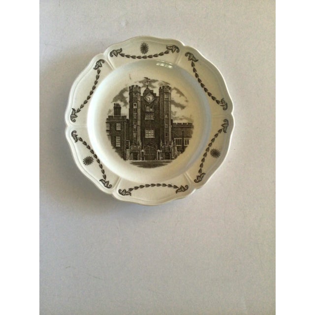 English 1970s Wedgwood of Etruria & Barlaston Old London Views Porcelain Plates- Set of 3 For Sale - Image 3 of 13