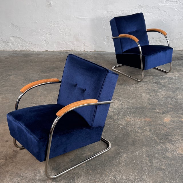 This museum-quality pair of cantilever lounge armchairs is a definitive milestone of european avant-garde design, authored...