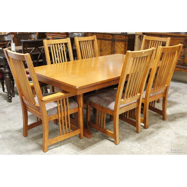 The quartersawn oak construction shows strong Mission styling, with visible ray‑fleck grain and a sturdy rectangular form....