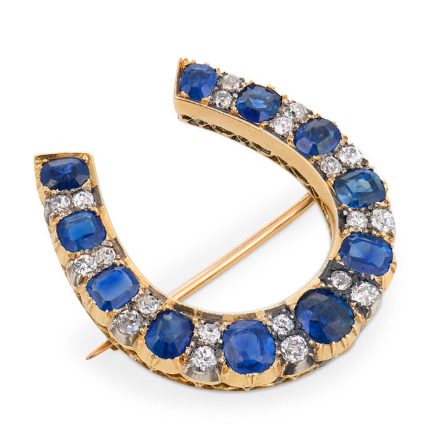 Victorian Late 19th Century Victorian 9.20 Carat Sapphire Diamond 18k Yellow Gold Silver Horseshoe Brooch For Sale - Image 3 of 5