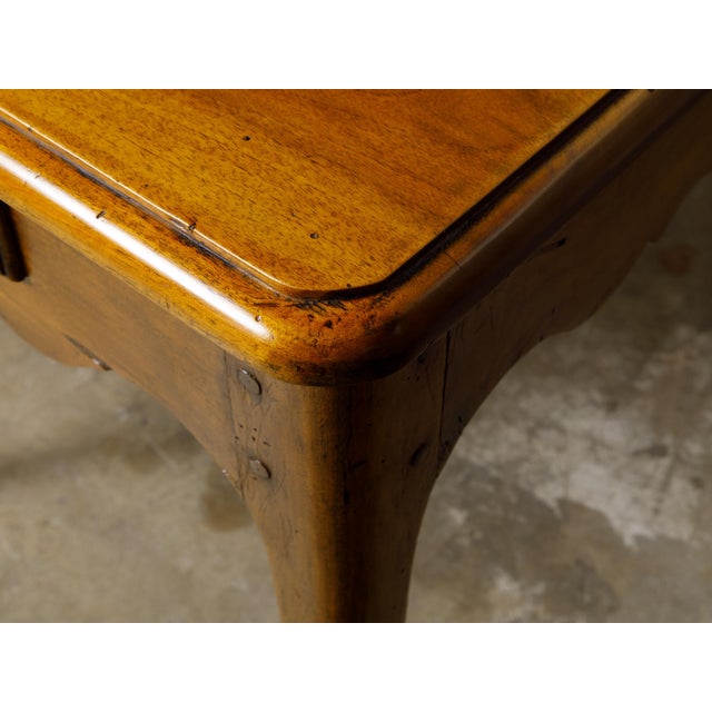 French Louis XV Style Walnut Side table with Scalloped Apron and Single Drawer For Sale In Atlanta - Image 6 of 12