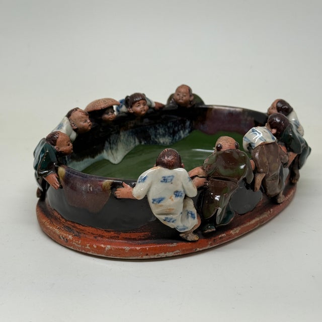 Japanese Antique Meiji Period Japanese Inoue Ryosai Simida Gawa "Ten Men Looking" Bowl For Sale - Image 3 of 9