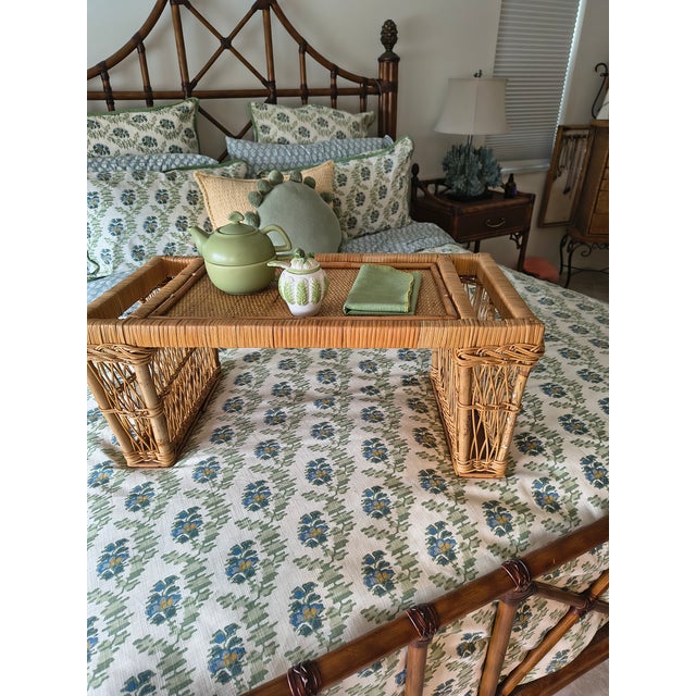 Gorgeous vintage bed tray. Center piece lifts put for easy cleaning. Gorgeous piece .