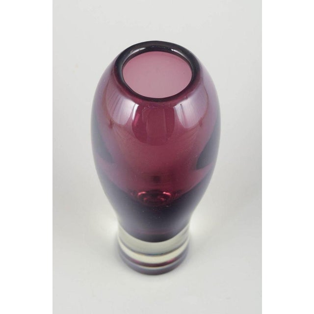 Aimo Okkolin for Riihimäen Lasi "Nimipäivä" art glass vase, 1960s. Elegant Finnish art glass vase with softly rounded form...