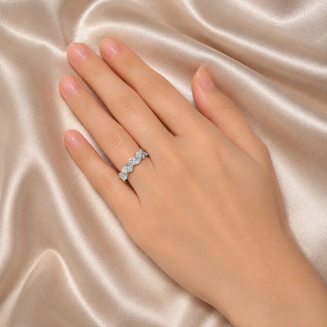 Modern Late 20th Century Size 7 18K White Gold Designer Diamond Wedding Band Ring For Sale - Image 3 of 3