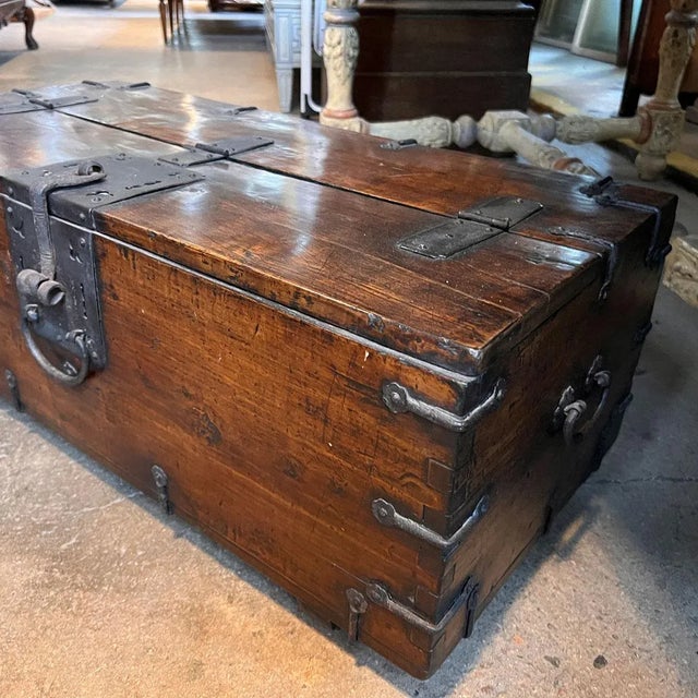 Early 19th Century Korean Dynasty Wrought Iron Mounted Wood Coin Chest (Ton-Kwe) For Sale - Image 15 of 17