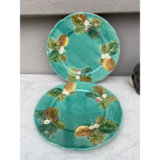 French Country French Majolica Strawberries Plate Luneville, Circa 1880 For Sale - Image 3 of 5