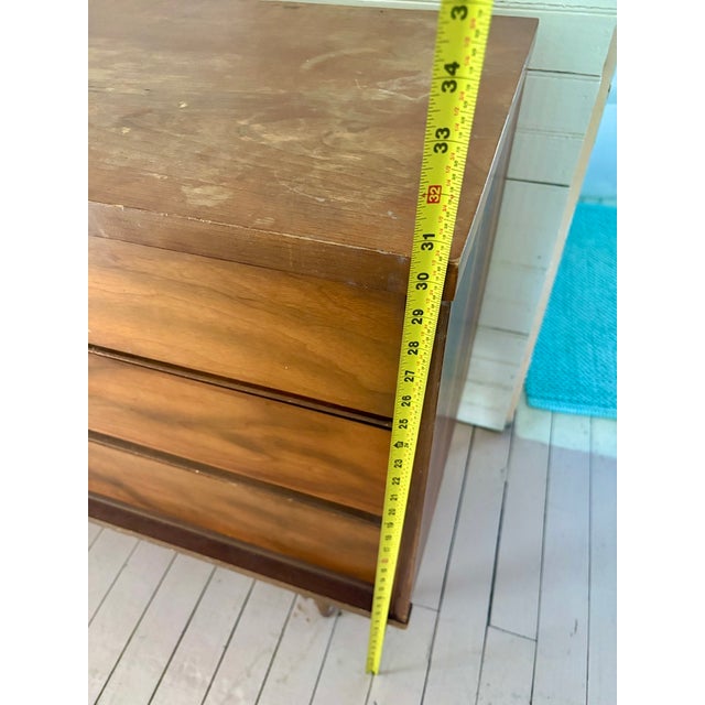 Chestnut Mid-Century Modern Harmon House Walnut 6-Drawer Dresser on Tapered Legs, Attributed For Sale - Image 8 of 8