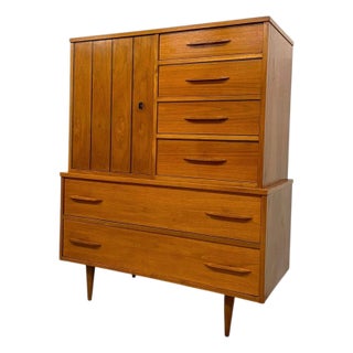 Vintage Mid Century Modern Gentleman's Chest Highboy Dresser With Cabinet and Sculpted Pulls. For Sale